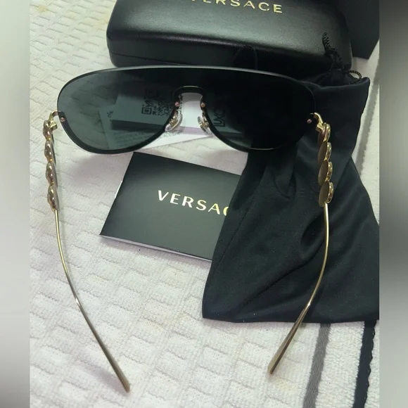 Brand New VERSACE
56MM Pilot Sunglasses Color: Black Gold - Picture 5 of 5